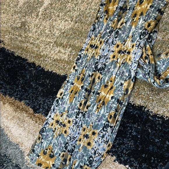 Shawl, Stole, Scarf, Wrap Floral Patterned Navy Blue with Golden Hues 22" x 84" - Picture 6 of 6